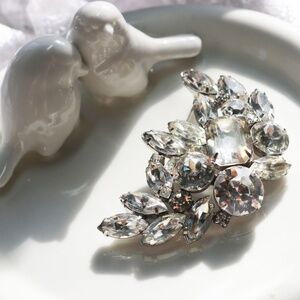 BREATHTAKING! Rare Vintage Kramer of New York Dazzling Crystal Brooch